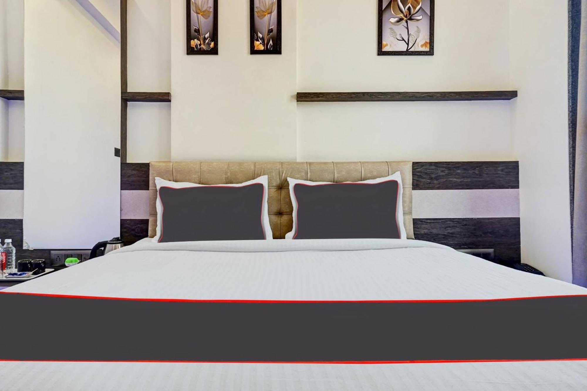Hotel Super Townhouse Poona Royal à Pimpri-Chinchwad Extérieur photo