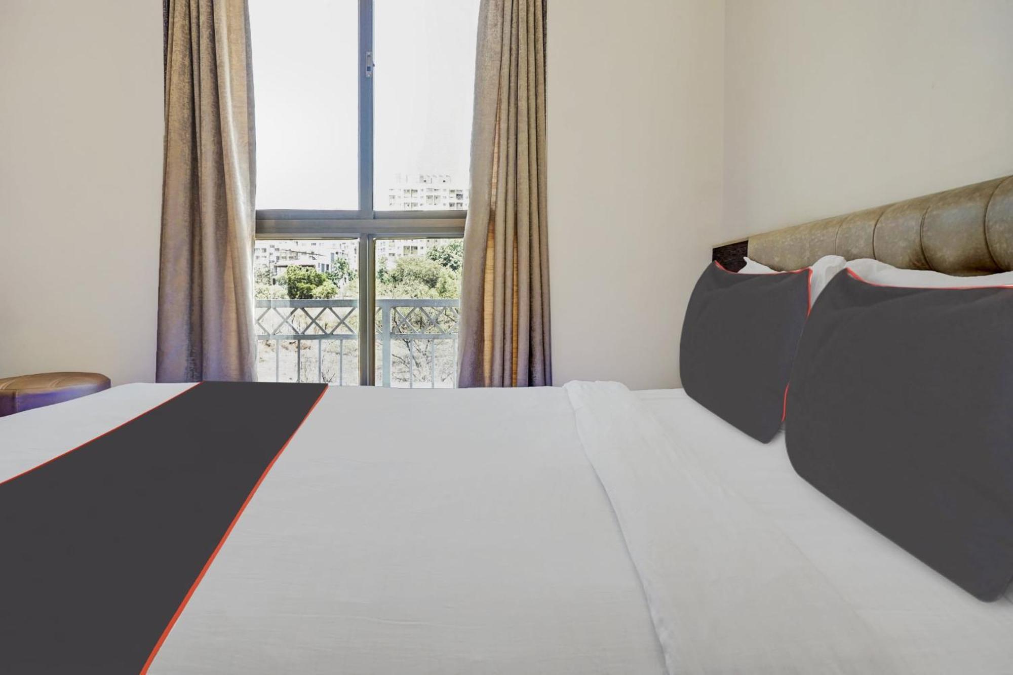 Hotel Super Townhouse Poona Royal à Pimpri-Chinchwad Extérieur photo