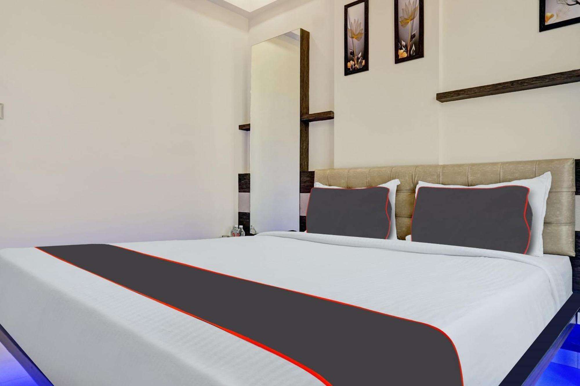 Hotel Super Townhouse Poona Royal à Pimpri-Chinchwad Extérieur photo