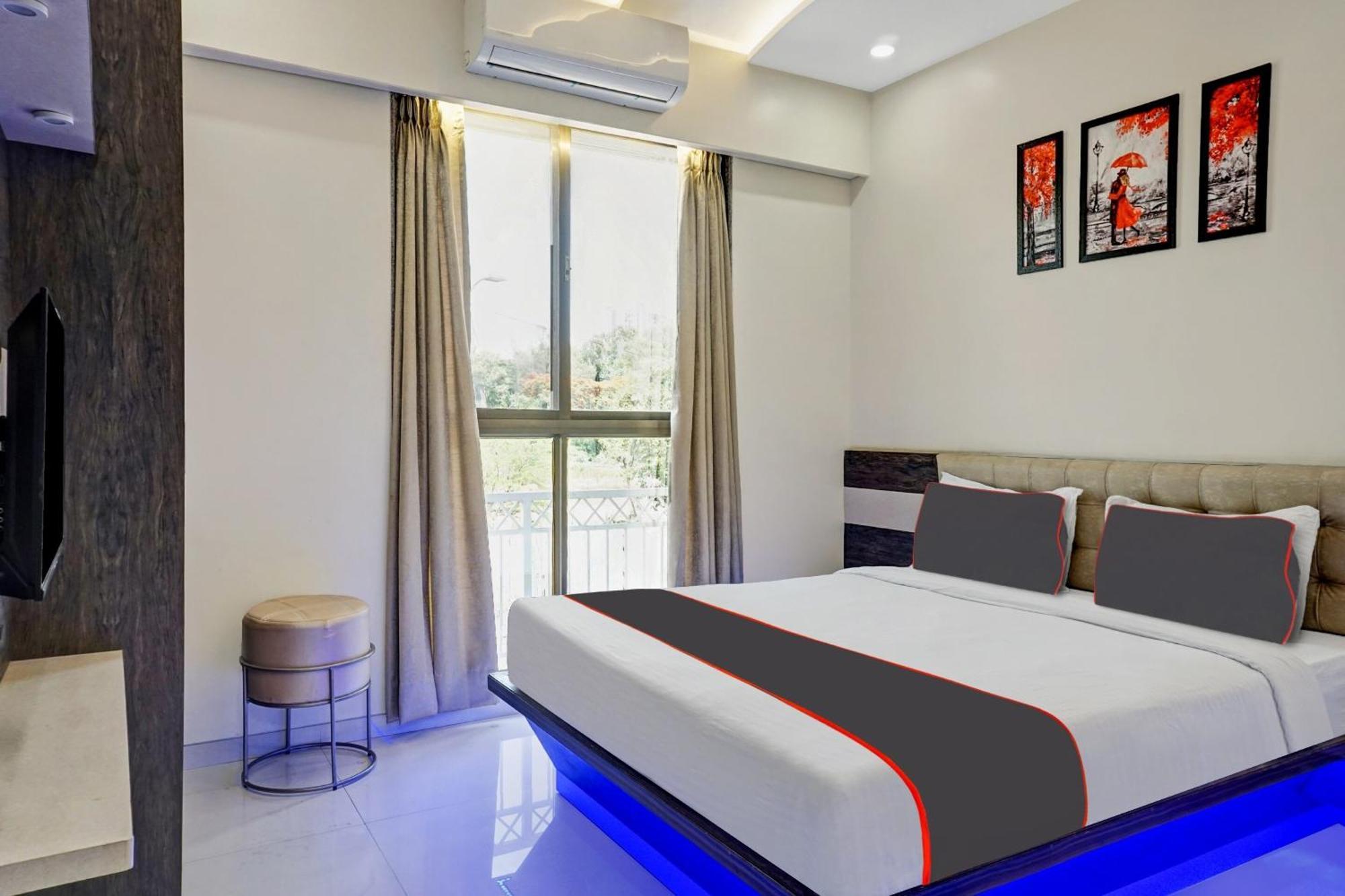 Hotel Super Townhouse Poona Royal à Pimpri-Chinchwad Extérieur photo