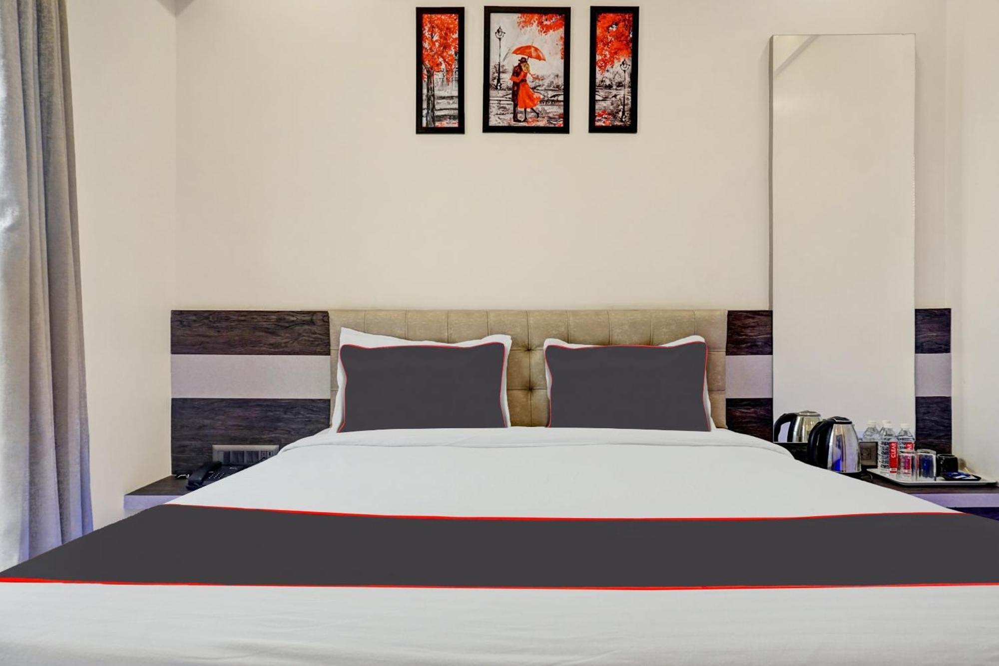 Hotel Super Townhouse Poona Royal à Pimpri-Chinchwad Extérieur photo