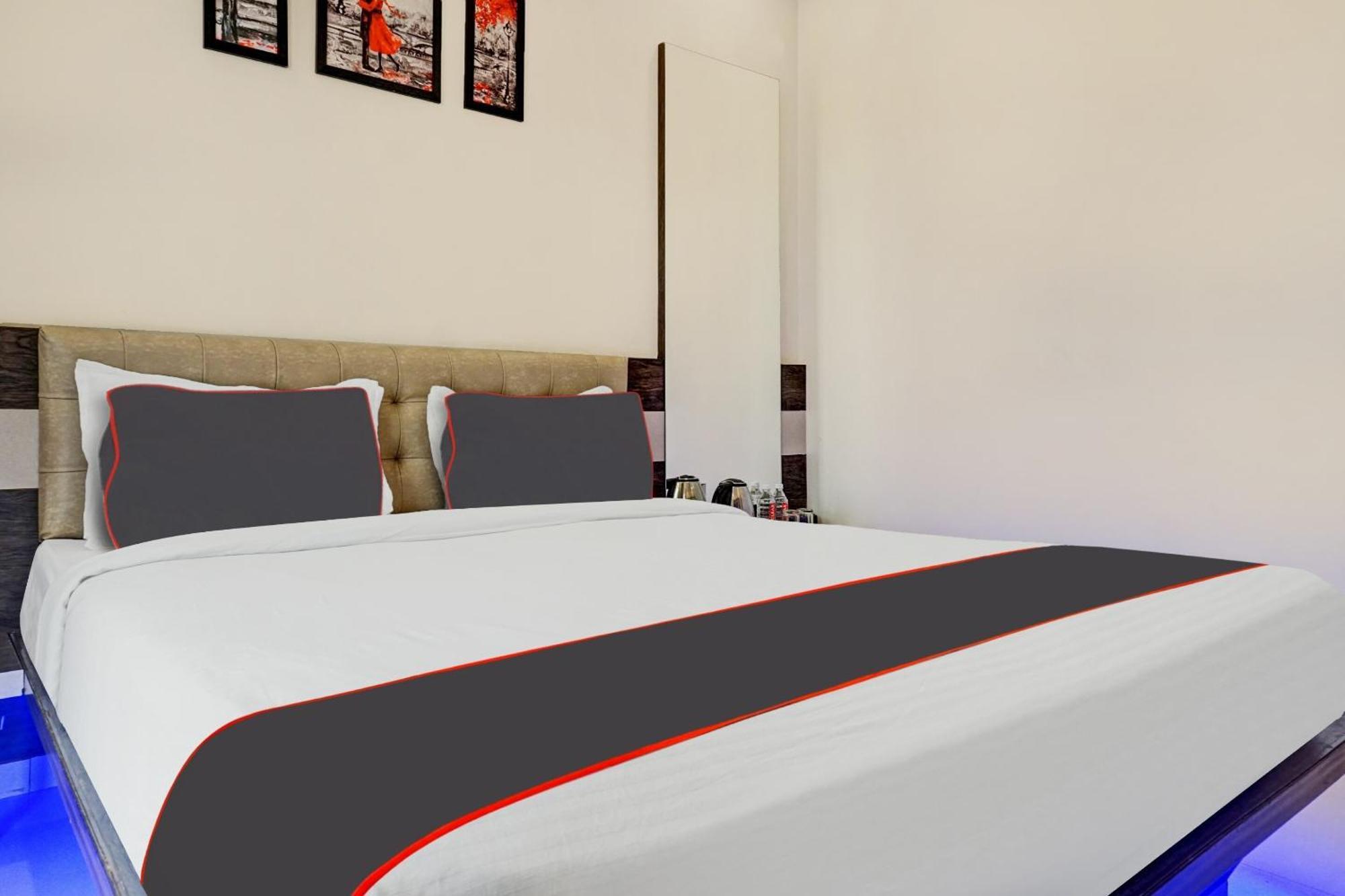 Hotel Super Townhouse Poona Royal à Pimpri-Chinchwad Extérieur photo